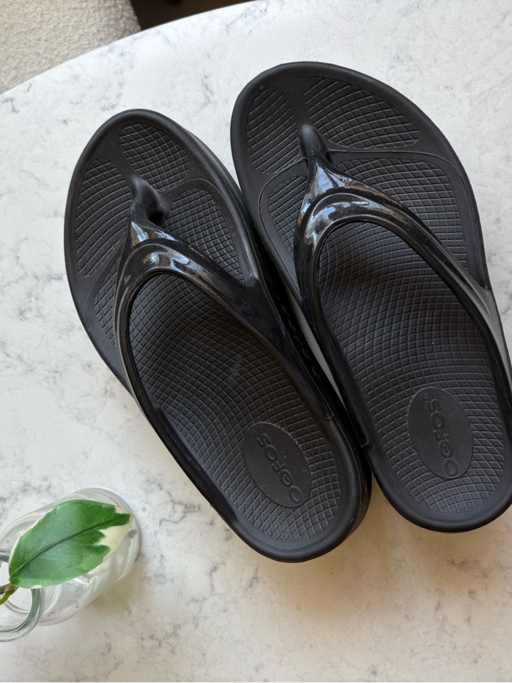 Oofos Black Women's Flip Flop Sandals 6